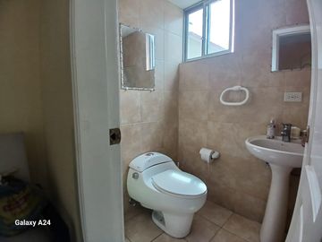 En venta amplia casa en la Urbanización Copedac Valle de Los Chillos