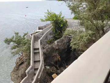 3 Bedroom House with Access to Ocean