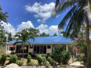 3 Bedroom House with Access to Ocean