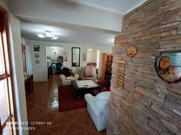 Vendo amplia casa en sector Troncos Viejos, Villa Alemana