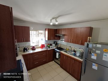 Vendo amplia casa en sector Troncos Viejos, Villa Alemana