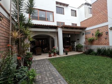 VENTA CASA EN SUSO CERCA LA OVALO HIGUERETA