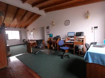VENTA CASA EN SUSO CERCA LA OVALO HIGUERETA