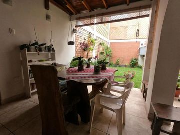 VENTA CASA EN SUSO CERCA LA OVALO HIGUERETA