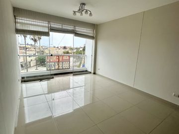 SAN BORJA VENDO LINDO DUPLEX, 4 DORMITORIOS + 2 Estacionamientos, GRAN OPORTUNIDAD