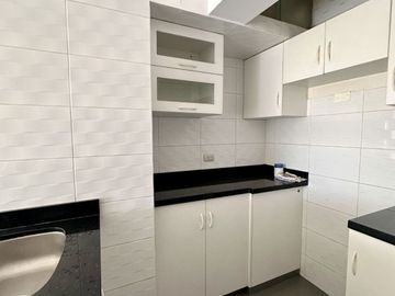 SAN BORJA VENDO LINDO DUPLEX, 4 DORMITORIOS + 2 Estacionamientos, GRAN OPORTUNIDAD