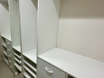 SAN BORJA VENDO LINDO DUPLEX, 4 DORMITORIOS + 2 Estacionamientos, GRAN OPORTUNIDAD