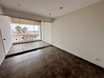 SAN BORJA VENDO LINDO DUPLEX, 4 DORMITORIOS + 2 Estacionamientos, GRAN OPORTUNIDAD