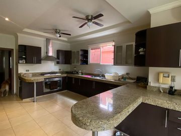 Casa en venta, Urb Isla sol, vía Samborondón
