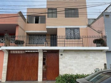 Vendo casa callao frente a mercado santa Rosa