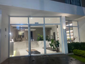 🏢 MIRAFLORES – LINDO Y AMPLIO DEPARTAMENTO 🛏️ 3 Dormitorios con baño c/u + Cochera ✨ Ideal para inversión en Airbnb