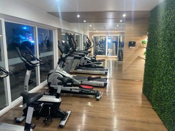 🏢 MIRAFLORES – LINDO Y AMPLIO DEPARTAMENTO 🛏️ 3 Dormitorios con baño c/u + Cochera ✨ Ideal para inversión en Airbnb