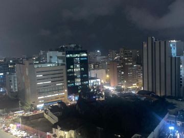 🏢 MIRAFLORES – LINDO Y AMPLIO DEPARTAMENTO 🛏️ 3 Dormitorios con baño c/u + Cochera ✨ Ideal para inversión en Airbnb