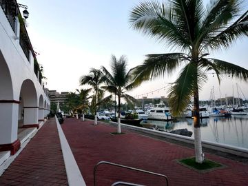 Departamento con vista a la marina en Marina Banderas | Amueblado y estilo náutico |