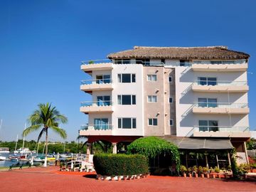 Departamento con vista a la marina en Marina Banderas | Amueblado y estilo náutico |
