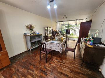 🏡 MAYORAZGO – ATE 🏞️ VENDO HERMOSA CASA FRENTE A PARQUE – 7 DORMITORIOS