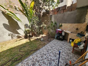 🏡 MAYORAZGO – ATE 🏞️ VENDO HERMOSA CASA FRENTE A PARQUE – 7 DORMITORIOS