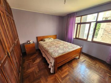 🏡 MAYORAZGO – ATE 🏞️ VENDO HERMOSA CASA FRENTE A PARQUE – 7 DORMITORIOS