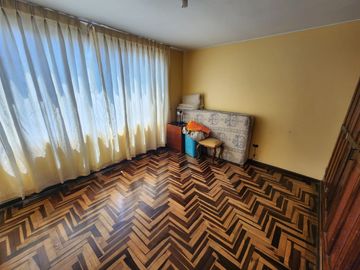 🏡 MAYORAZGO – ATE 🏞️ VENDO HERMOSA CASA FRENTE A PARQUE – 7 DORMITORIOS
