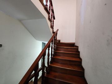🏡 MAYORAZGO – ATE 🏞️ VENDO HERMOSA CASA FRENTE A PARQUE – 7 DORMITORIOS