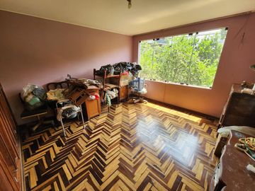 🏡 MAYORAZGO – ATE 🏞️ VENDO HERMOSA CASA FRENTE A PARQUE – 7 DORMITORIOS