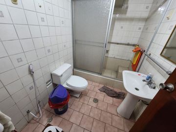 🏡 MAYORAZGO – ATE 🏞️ VENDO HERMOSA CASA FRENTE A PARQUE – 7 DORMITORIOS