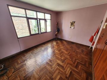🏡 MAYORAZGO – ATE 🏞️ VENDO HERMOSA CASA FRENTE A PARQUE – 7 DORMITORIOS