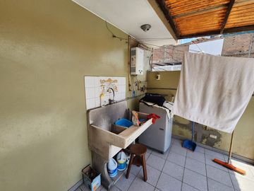 🏡 MAYORAZGO – ATE 🏞️ VENDO HERMOSA CASA FRENTE A PARQUE – 7 DORMITORIOS