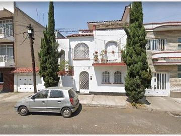 Oportunidad Casa en Calle Ignacio Allende #86, Col. Claveria, Alcaldía Azcapotzalco, recuperación bancaria.