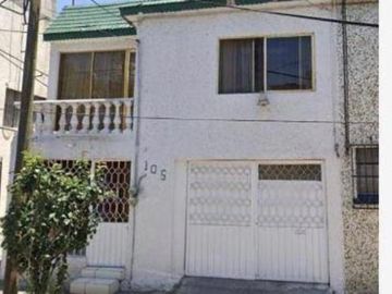 Oportunidad Casa en Calle Begonias #105, Col. Nueva Santa Maria, Alcaldía Azcapotzalco, recuperación bancaria.