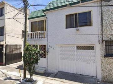 Oportunidad Casa en Calle Begonias #105, Col. Nueva Santa Maria, Alcaldía Azcapotzalco, recuperación bancaria.