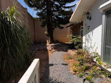 🏡 CASA EN VENTA – COL. ARBIDE, LEÓN GTO. PRECIO OPORTUNIDAD $ 7,900,000 MXN PRECIO DE AVALUO $ 12,700,000 MXN