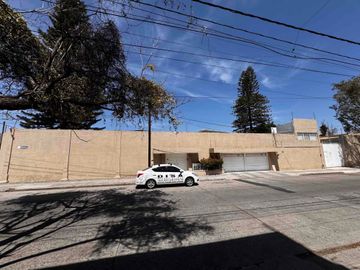 🏡 CASA EN VENTA – COL. ARBIDE, LEÓN GTO. PRECIO OPORTUNIDAD $ 7,900,000 MXN PRECIO DE AVALUO $ 12,700,000 MXN