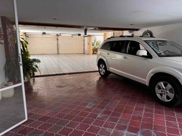 🏡 CASA EN VENTA – COL. ARBIDE, LEÓN GTO. PRECIO OPORTUNIDAD $ 7,900,000 MXN PRECIO DE AVALUO $ 12,700,000 MXN