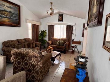 🏡 CASA EN VENTA – COL. ARBIDE, LEÓN GTO. PRECIO OPORTUNIDAD $ 7,900,000 MXN PRECIO DE AVALUO $ 12,700,000 MXN