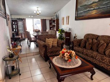 🏡 CASA EN VENTA – COL. ARBIDE, LEÓN GTO. PRECIO OPORTUNIDAD $ 7,900,000 MXN PRECIO DE AVALUO $ 12,700,000 MXN