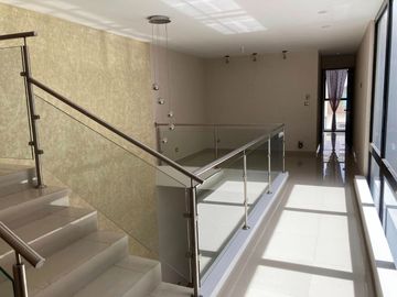 4 HABITACIONES Y ESTUDIO CASA VILLAMAGNA EN VENTA