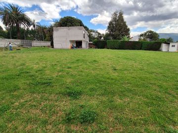 VENTA CASA INDEPENDIENTE CON AMPLIO TERRENO SECTOR CONOCOTO