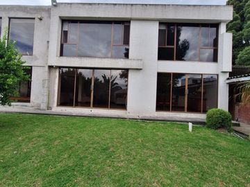 VENTA CASA INDEPENDIENTE CON AMPLIO TERRENO SECTOR CONOCOTO