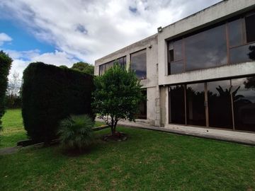 VENTA CASA INDEPENDIENTE CON AMPLIO TERRENO SECTOR CONOCOTO
