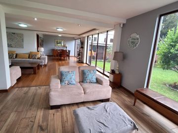 VENTA CASA INDEPENDIENTE CON AMPLIO TERRENO SECTOR CONOCOTO