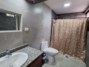 VENTA CASA INDEPENDIENTE CON AMPLIO TERRENO SECTOR CONOCOTO