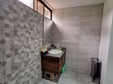 VENTA CASA INDEPENDIENTE CON AMPLIO TERRENO SECTOR CONOCOTO