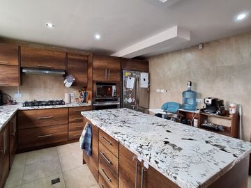 VENTA CASA INDEPENDIENTE CON AMPLIO TERRENO SECTOR CONOCOTO
