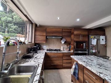 VENTA CASA INDEPENDIENTE CON AMPLIO TERRENO SECTOR CONOCOTO