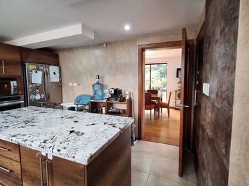 VENTA CASA INDEPENDIENTE CON AMPLIO TERRENO SECTOR CONOCOTO
