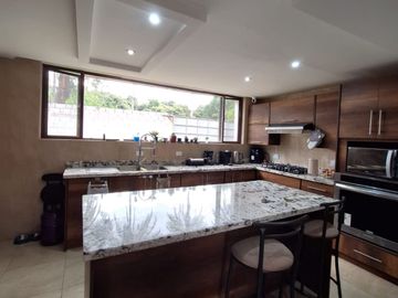 VENTA CASA INDEPENDIENTE CON AMPLIO TERRENO SECTOR CONOCOTO