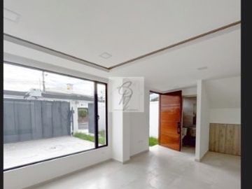 VENDO CASA CUMBAYÁ LA PRIMAVERA 3 DORMITORIOS
