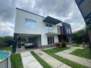 Se vende casa campestre en urbanización Tres jardines - Tuluá Valle del Cauca