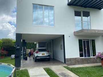 Se vende casa campestre en urbanización Tres jardines - Tuluá Valle del Cauca